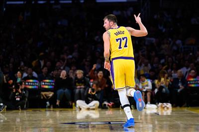 Doncic이 50점을 획득해야 하나요? ESPN 예상 승률: 레이커스 48.4%, 킹스 51.6%