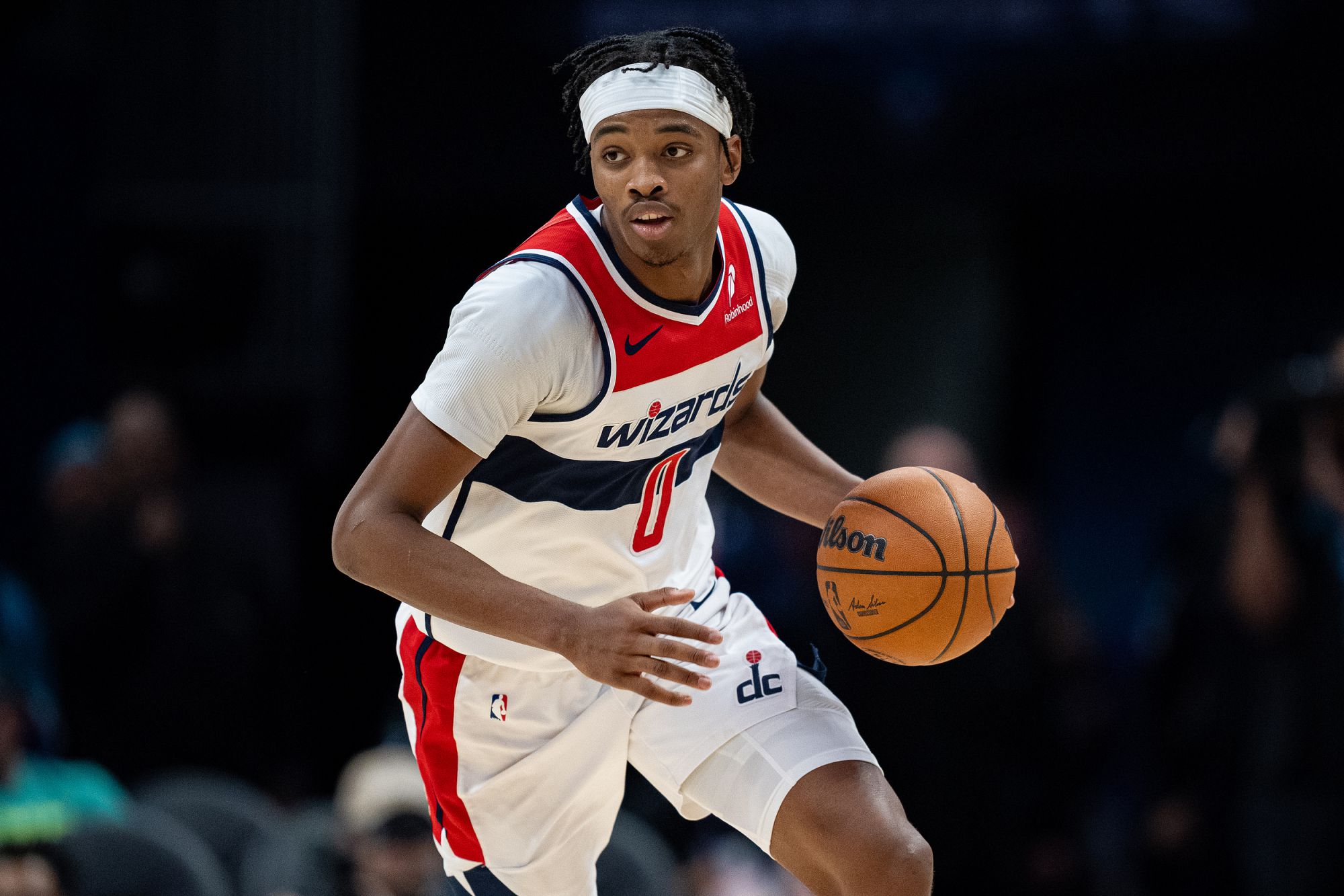 위저즈는 3쿼터 동안 103득점을 내주며 67경기 연속 100득점이라는 NBA 기록을 경신했습니다.